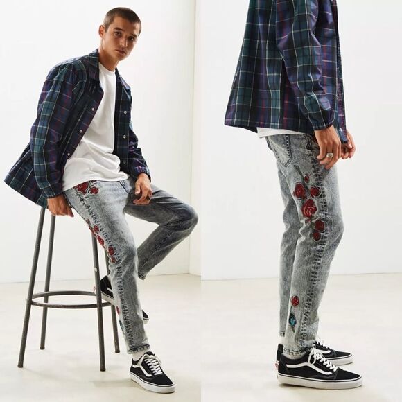 BDG UO Rose Embroidered Acid Wash Skinny Jeans - Picture 2 of 10